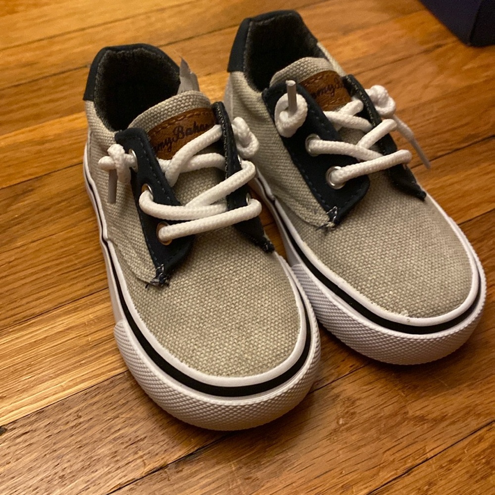 Tommy Bahama kids shoes, size 7